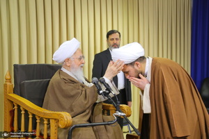 عمامه گذاری طلاب توسط مراجع اعظام تقلید در روز میلاد امام علی (ع)‎