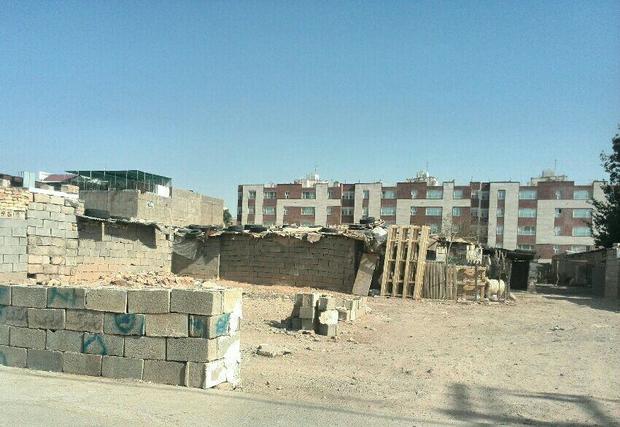 خانه های حلبی روی زمین های میلیاردی در کلانشهر شیراز