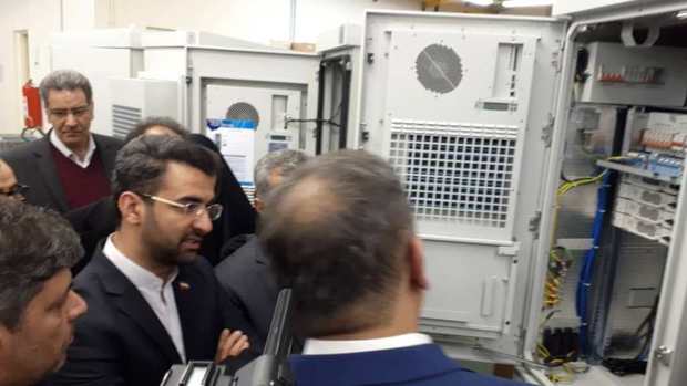 وزیر ارتباطات از یک شرکت دانش بنیان در مشهد بازدید کرد