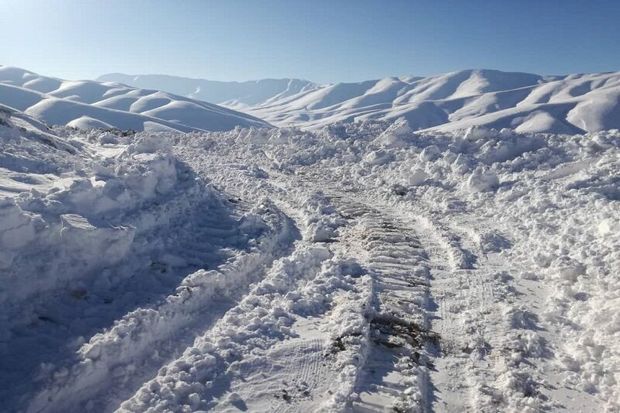 برف و کولاک راه دامغان به کیاسر مازندران را بست