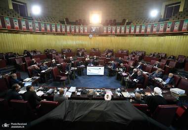 مجمع تشخیص مصلحت نظام: سیاستگذاری پولی و بانکی به بانک مرکزی سپرده شد/ تمام معاملات داخلی باید بر اساس «ریال» انجام شود