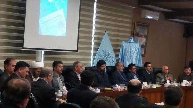 نشان فرهنگ عالی استان به  پروفسور شایقی اعطا شد