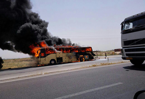برخورد اتوبوس با خودروی قاچاق سوخت در محور ایرانشهر