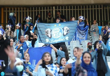 تصاویر| واکنش احساسی یک دختر به دیدار اول با چمن سبز آزادی!