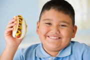 چگونه با چاقی در دوران کودکی مقابله کنیم؟