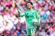 ویدیو| اتفاق عجیب در لیگ انگلیس؛ دروازه بان مصدوم شد، رقیب گل زد!