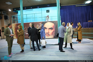 بازدید گردشگران آلمانی و اتریشی از بیت امام خمینی (س) در جماران 