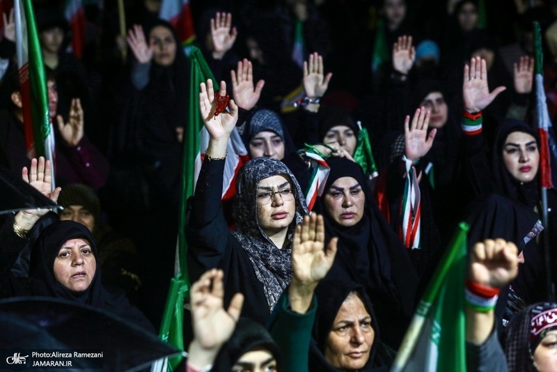 پنجاهمین شب اجتماع پر شور مردم در میدان نماز