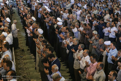 چگونه یک زن به صفوف اول نمازجمعه تهران راه پیدا کرد؟