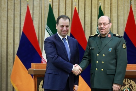 وزرای دفاع ایران و ارمنستان بر گسترش صلح، ثبات و امنیت پایدار در منطقه تأکید کردند