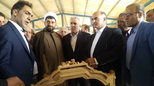 وزیر میراث فرهنگی از بازار مبل ملایر بازدید کرد