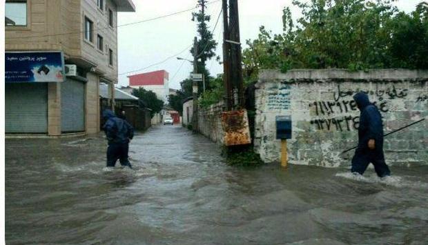 آبگرفتگی واحدهای مسکونی و تجاری شهر رامسر براثر بارندگی شدید