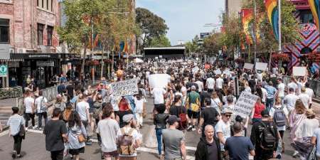 راهپیمایی هزاران شهروند استرالیایی علیه رئیس جمهوری جدید آمریکا