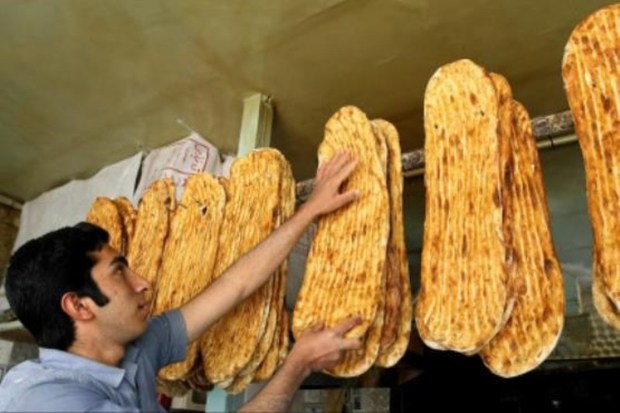 یک هزار تن آرد برای نانوایی های ایلام در اربعین در حال توزیع است