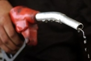 صف های طولانی بنزین در زاهدان و سود 300 درصدی قاچاقچیان
