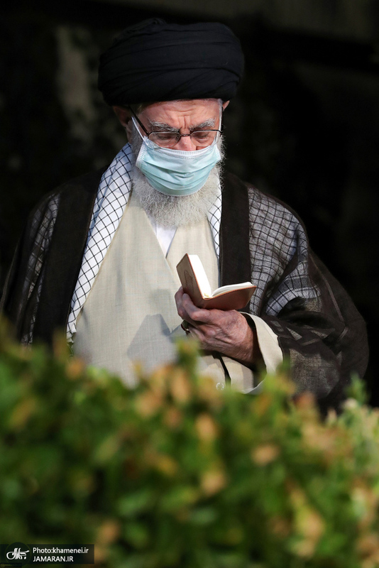 اقامه نماز بر پیکر آیت‌الله حسن‌زاده آملی(ره) توسط رهبر معظم انقلاب
