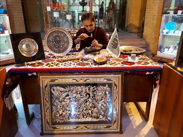 اولین نمایشگاه قلم زنی اردبیل در سازمان میراث فرهنگی کشور دایر شد