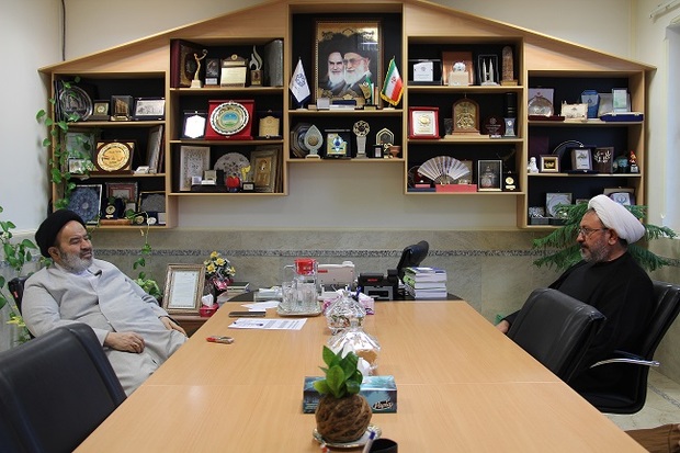 دیدار و گفت‌وگوی رئیس موسسه تنظیم و نشر آثار امام خمینی (ره) نمایندگی قم با رئیس دانشگاه ادیان و مذاهب