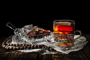 چای کمرنگ و خرما بهترین گزینه افطار در ماه رمضان است