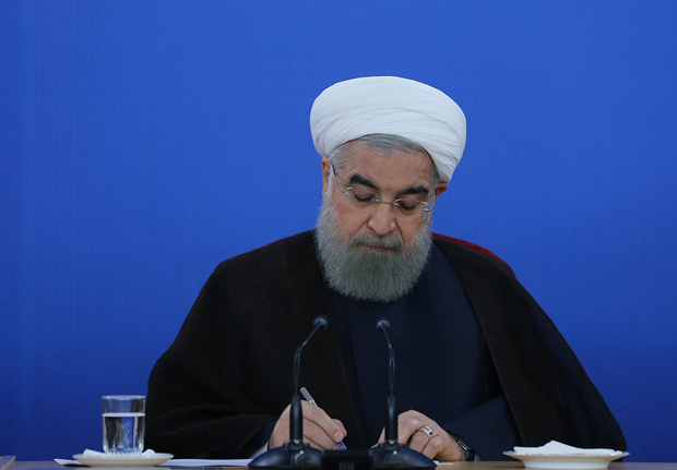 روحانی درگذشت حاج محمد فرجی دانا را تسلیت گفت
