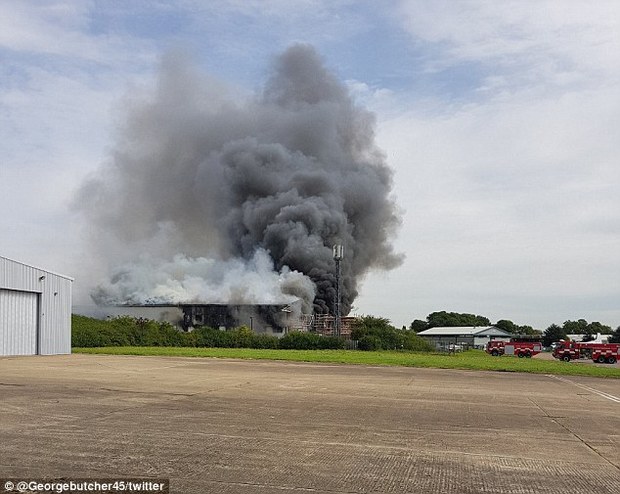 انفجار و آتش سوزی در فرودگاه لندن+ تصاویر