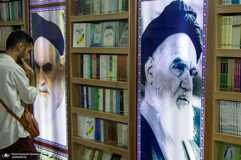 غرفه موسسه عروج چاپ در سی‌ و سومین نمایشگاه بین‌المللی کتاب تهران 