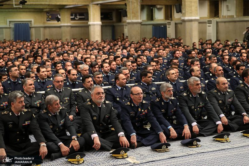 دیدار جمعی از فرماندهان و کارکنان نیروی هوایی ارتش با فرمانده معظم کل قوا