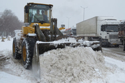 ۷۰ خودروی گرفتار در برف در محور هراز نجات یافتند