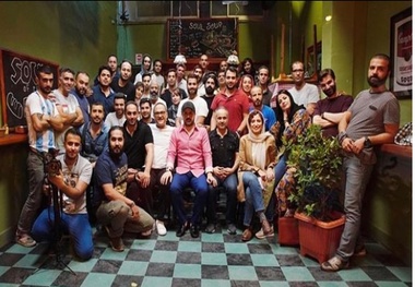 عکسی از طناز طباطبایی ، رامبد جوان و نگار جواهریان در پشت‌صحنه یک فیلم
