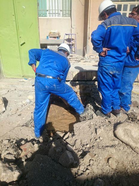 فعالیت تیم های فنی آبفای همدان در مناطق زلزله ‌زده  بیش از 12 هزار بطری آب ارسال شد