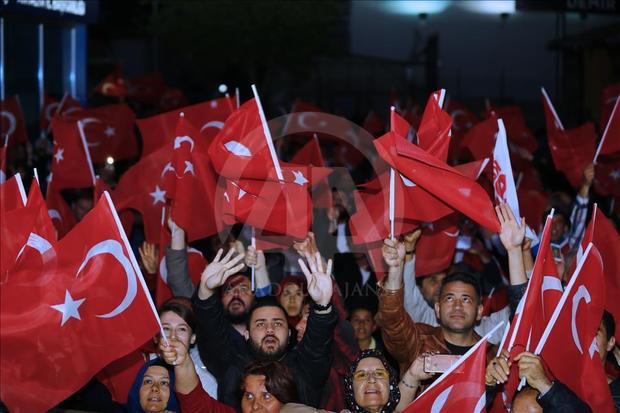 جشن هواداران اردوغان و اعتراض مخالفانش+ تصاویر