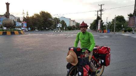 دوچرخه سوار اصفهانی سفر خود به سه کشور را آغاز کرد