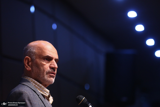 توصیه تلویحی فرشاد مومنی برای انتخاب وزیر اقتصاد: به جای تمرکز بر اشخاص، بنیانهای نهادی و اقتصاد سیاسی را بررسی کنید/ امام خمینی درباره جهتگیریهای اقتصادی بعد از پایان جنگ نگران بود/ هاشمی رفسنجانی به جای اجرای برنامه اول، برنامه تعدیل ساختاری را اجرا کرد