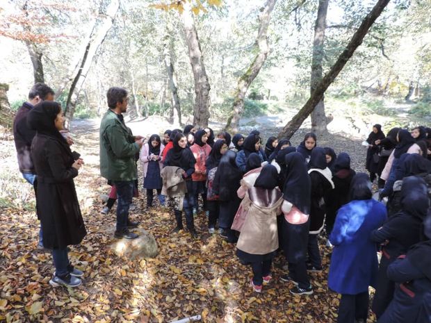 دانش آموزان گرگانی بخشی از جنگل توسکستان را از زباله پاک کردند
