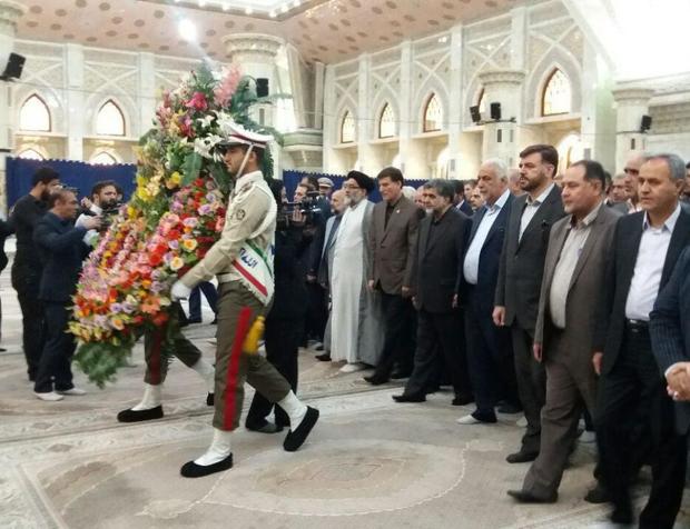 ادای احترام استاندار و مدیران اجرایی استان تهران به مقام شامخ امام راحل
