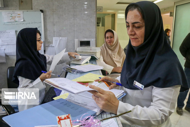 مطالبات هشت هزار پرستار دانشگاه علوم پزشکی مشهد در حال پیگیری است