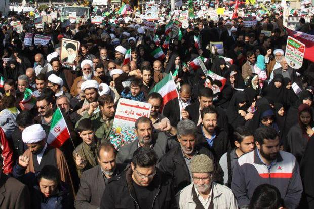 تجدید بیعت مردم قم با آرمان های امام راحل در جشن تولد 39 سالگی انقلاب