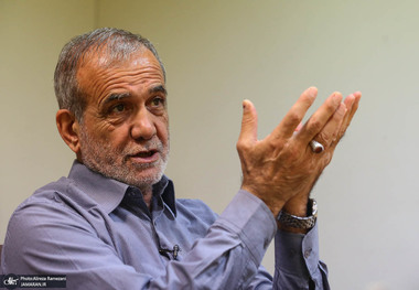 مسعود پزشکیان: مردم روز به روز فقیرتر می‌شوند؛ با بخور و نمیر زندگی می‌کنند/ مردم مشکلات را فریاد می‌زنند و ما از دستاوردها می‌گوییم!