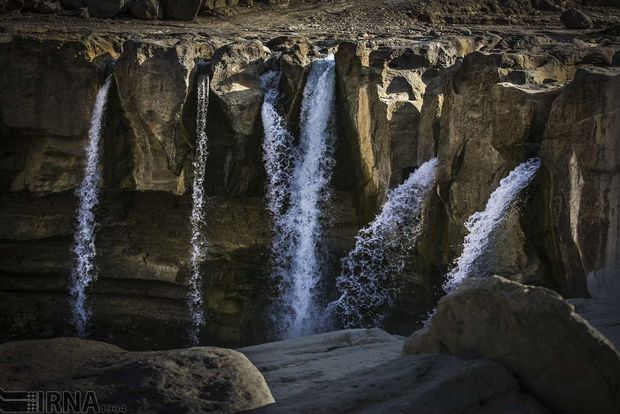 آبشار برفکوهه مهریز بعد از یک سال جاری شد