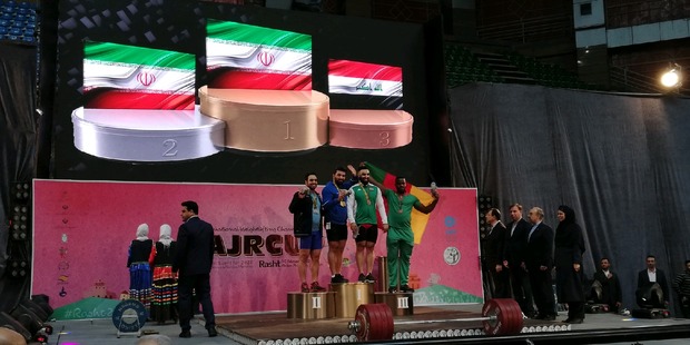 حاشیه هایی از مسابقات وزنه برداری جام فجر به میزبانی رشت/ قبولی با تک‌ماده!

