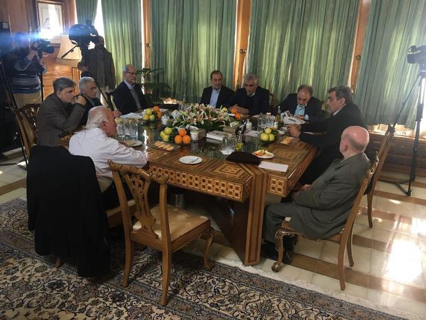 جلسه حناچی با شهرداران تهران پس از انقلاب/ قالیباف، احمدی نژاد و کرباسچی غائب بودند
