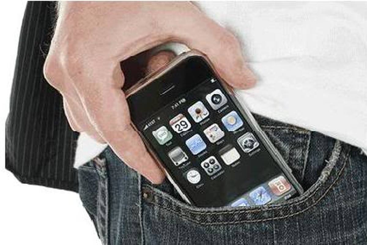 گوشی همراه را در جیب خود قرار ندهید!