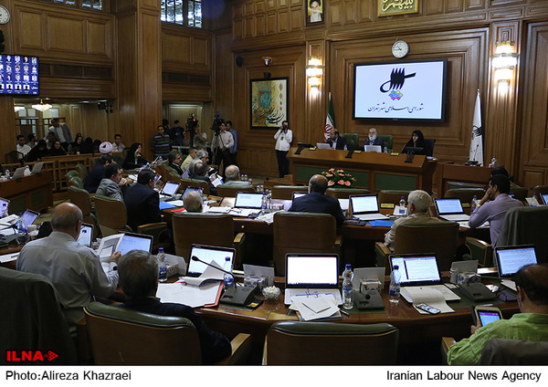 کدامیک از اعضای شورای شهر تهران هنوز نامزد دوره بعد نشده‌اند؟