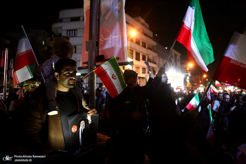 تجمع مردمی در میدان انقلاب اسلامی تهران
