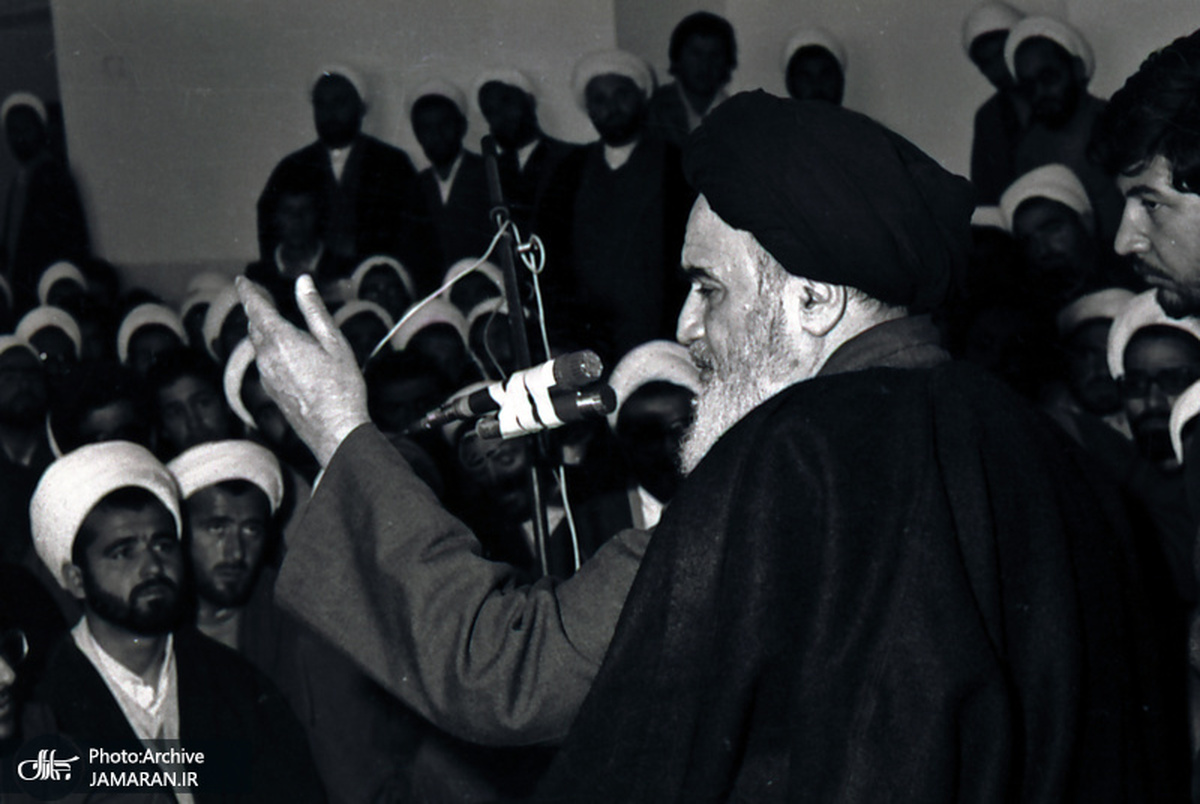 چرا امام مخالفت خود با کاپیتولاسیون را در روز چهارم آبان ماه اعلام کردند؟