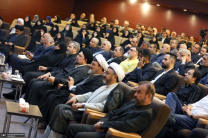 دیدار سرپرست و کارکنان وزارت خارجه باسید حسن خمینی در حرم مطهر امام خمینی (س)