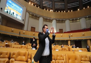 نظر شما درباره انتخاب عزیزی خادم به عنوان رئیس فدراسیون فوتبال چیست؟