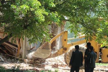 6 بنای فاقد مجوز در اراضی کشاورزی ماکو تخریب شد