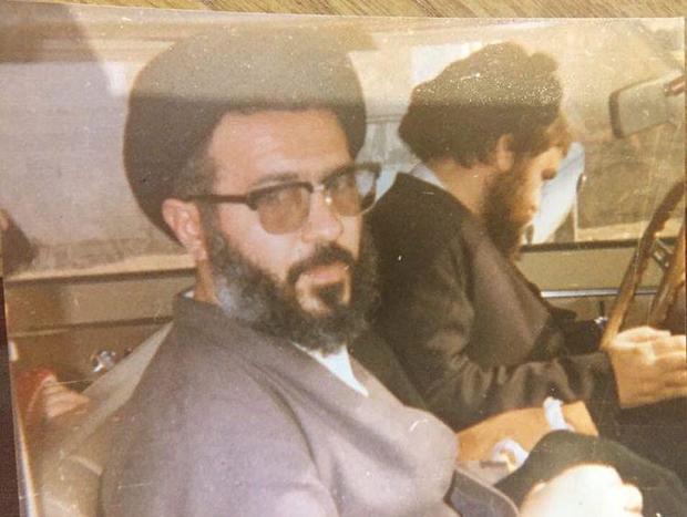عکسی منتشر نشده از مرحوم حاج سید احمد خمینی و آیت الله موسوی خوئینی ها