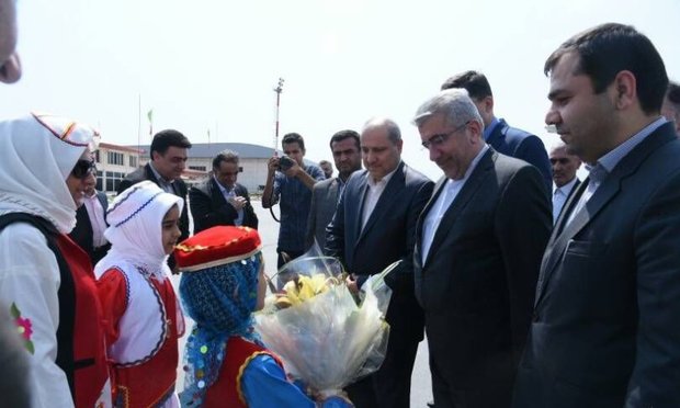 وزیر نیرو برای افتتاح چند طرح وارد گلستان شد